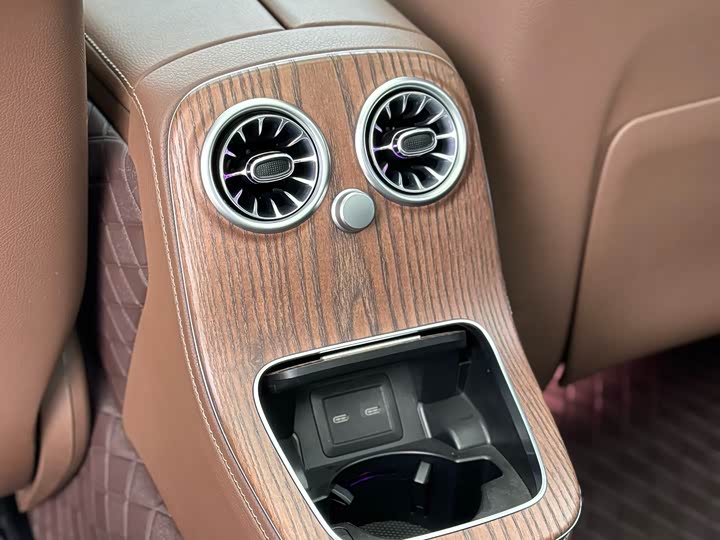 Фото 9 - Mercedes-Benz E-Class