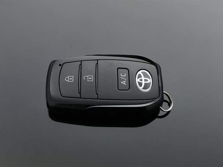 Фото 19 - Toyota bZ4X