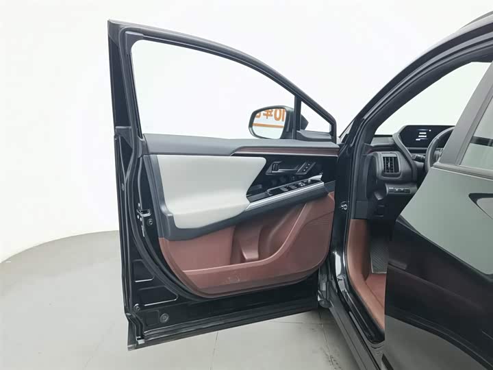 Фото 8 - Toyota bZ4X