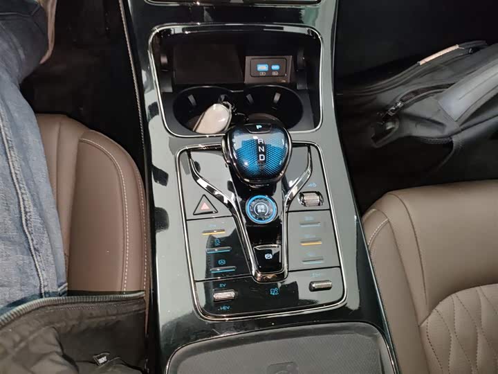 Фото 14 - BYD Han