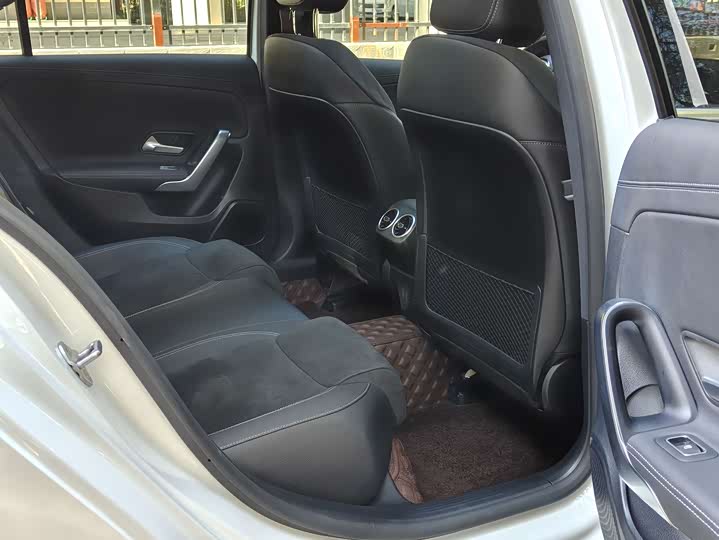 Фото 16 - Mercedes-Benz A-Class