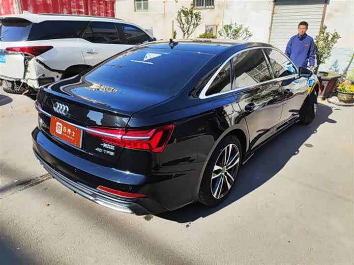 Фото 4 - Audi A6L