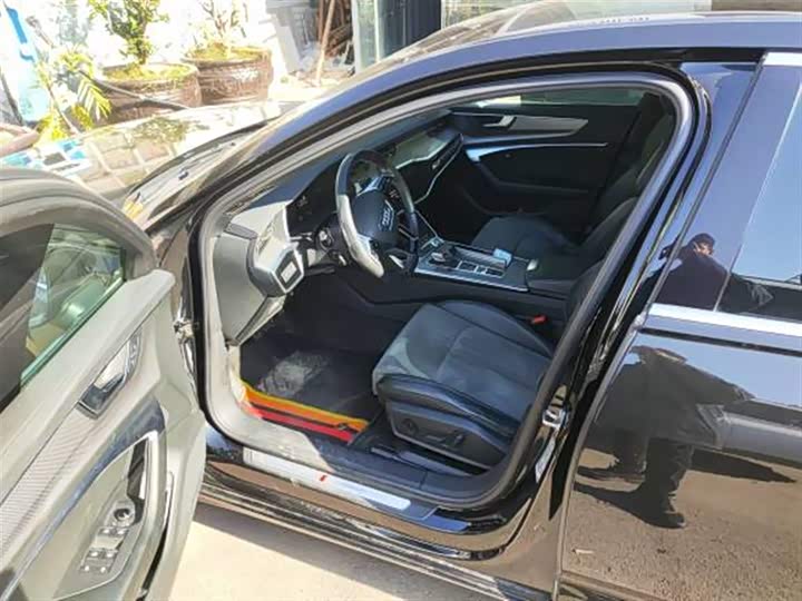 Фото 5 - Audi A6L