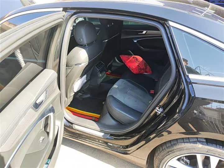 Фото 6 - Audi A6L