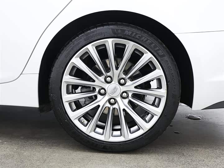 Фото 9 - Cadillac CT5