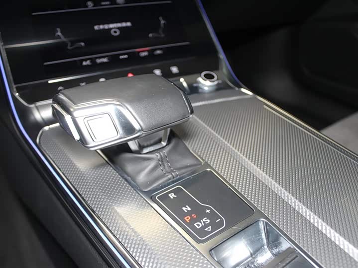 Фото 13 - Audi A6L