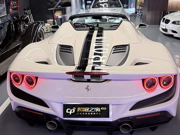 Фото 10 - Ferrari F8