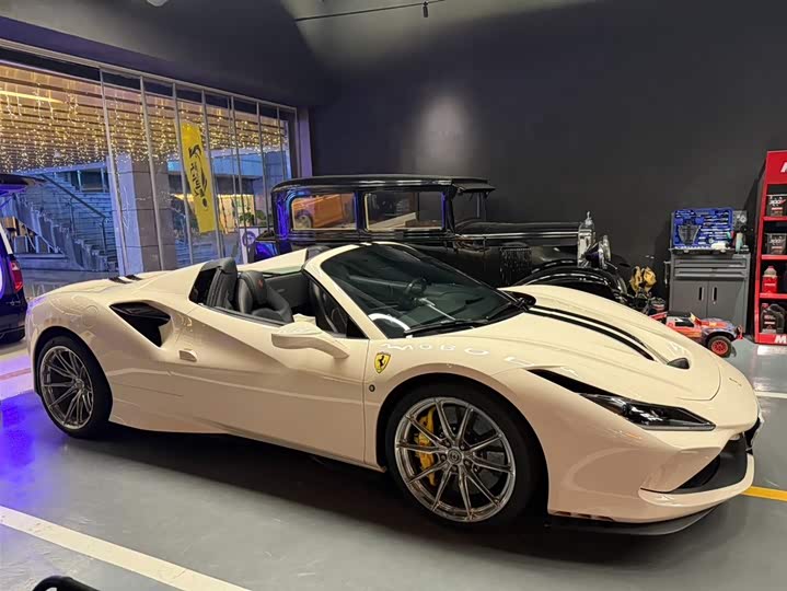 Фото 3 - Ferrari F8