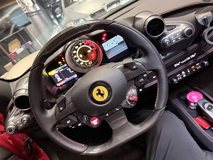 Фото 7 - Ferrari F8