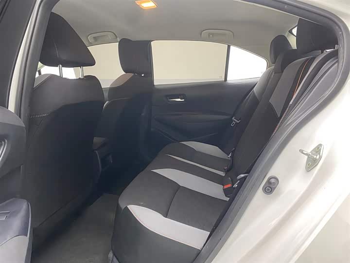 Фото 10 - Toyota Corolla