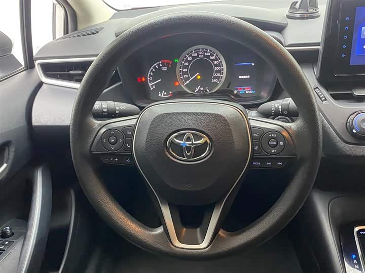 Фото 12 - Toyota Corolla