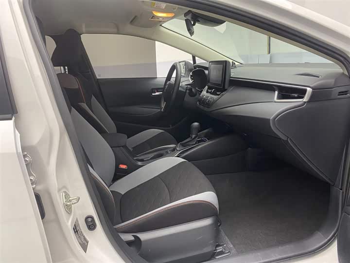 Фото 18 - Toyota Corolla