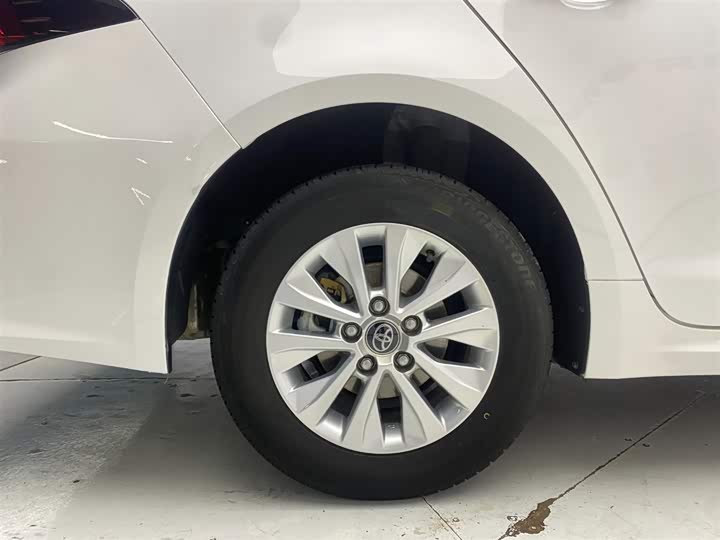 Фото 21 - Toyota Corolla