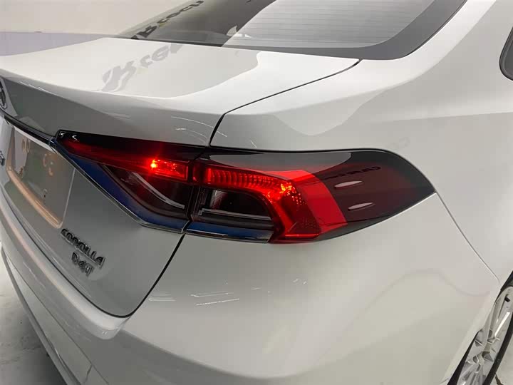 Фото 23 - Toyota Corolla