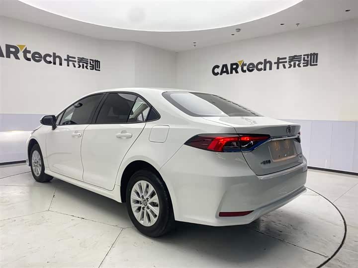 Фото 25 - Toyota Corolla