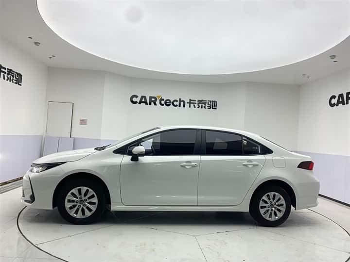 Фото 4 - Toyota Corolla