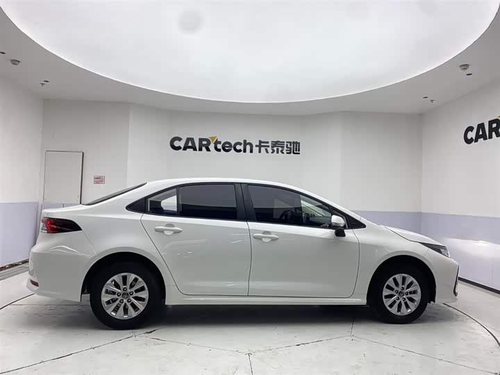 Фото 5 - Toyota Corolla