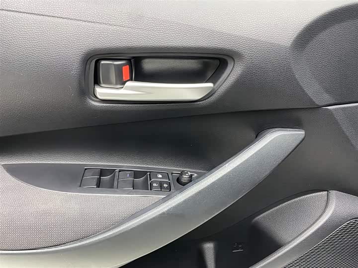 Фото 7 - Toyota Corolla