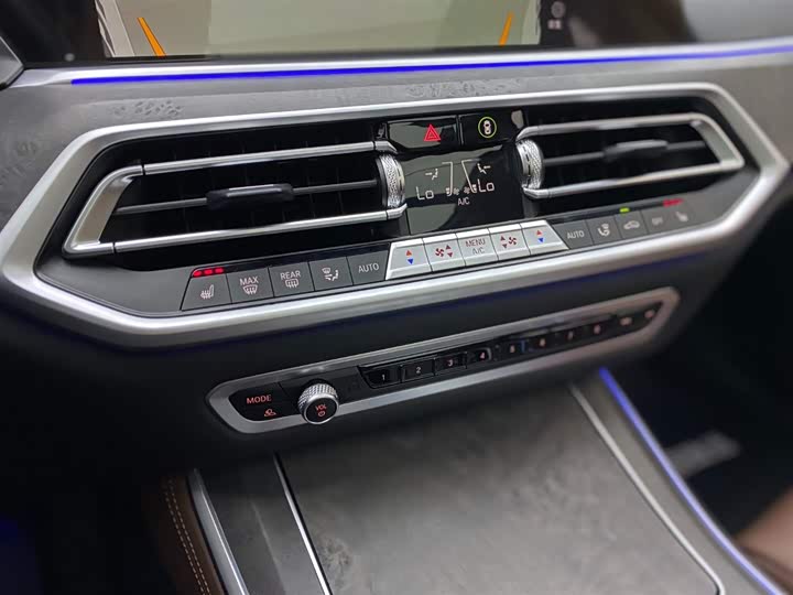 Фото 18 - BMW X5