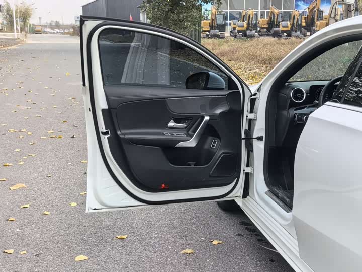 Фото 10 - Mercedes-Benz A-Class