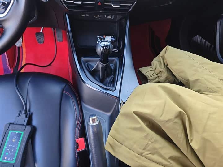 Фото 14 - Roewe i5