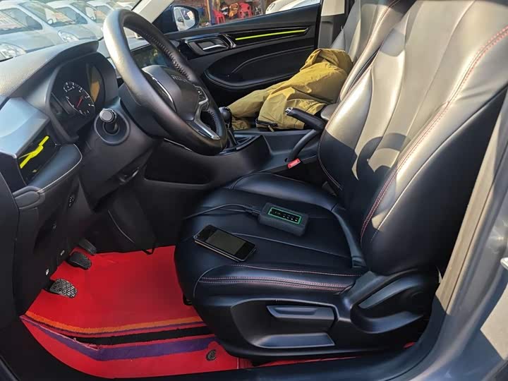 Фото 15 - Roewe i5