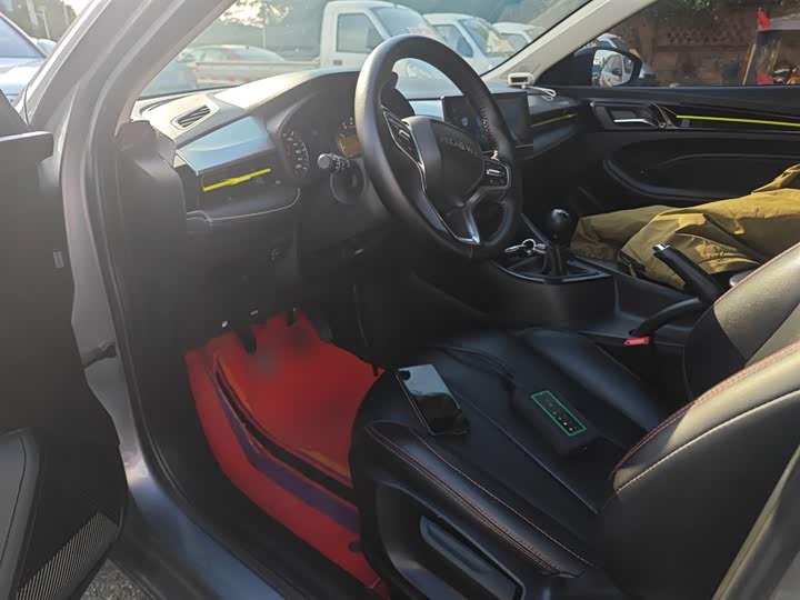 Фото 16 - Roewe i5