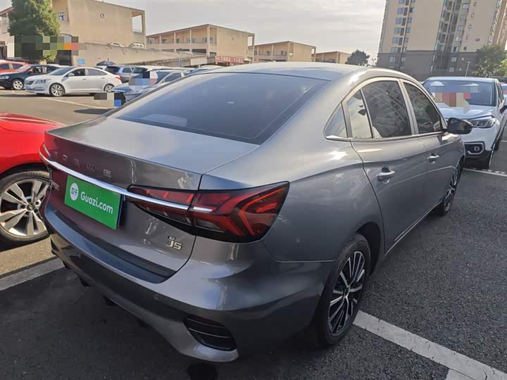 Фото 7 - Roewe i5