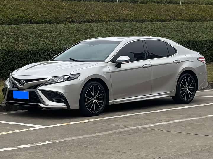 Фото 1 - Toyota Camry