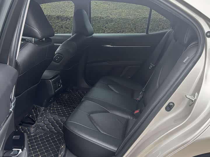 Фото 5 - Toyota Camry