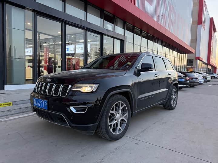Фото 1 - Jeep Grand Cherokee