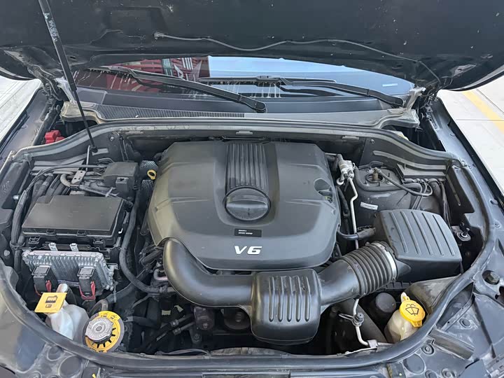 Фото 10 - Jeep Grand Cherokee