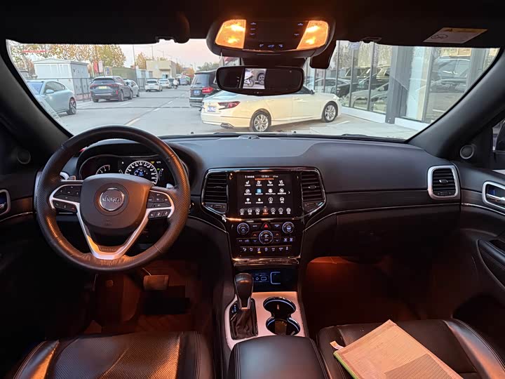 Фото 5 - Jeep Grand Cherokee