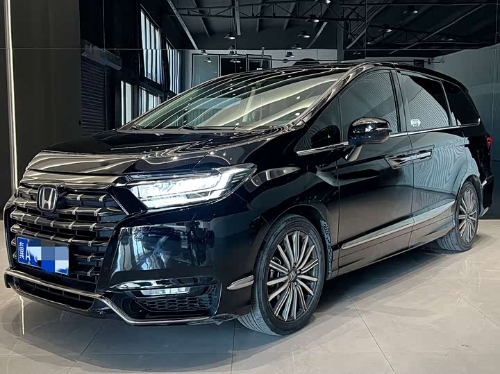 Фото 1 - Honda Elysion