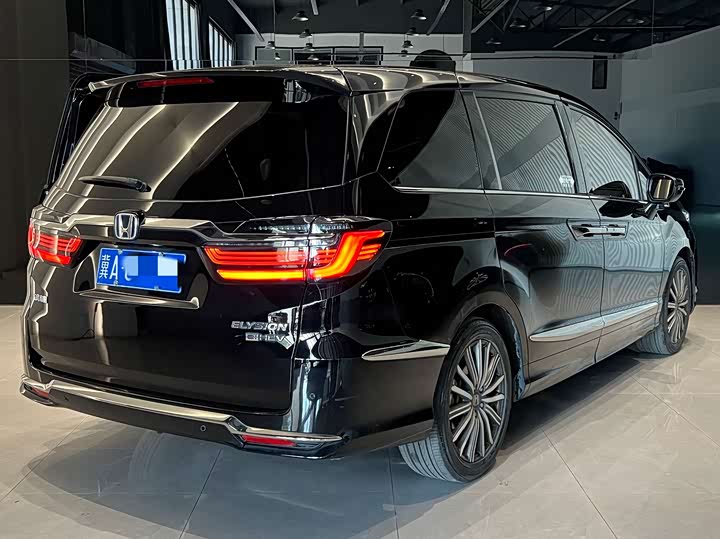 Фото 4 - Honda Elysion