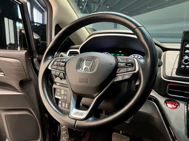 Фото 8 - Honda Elysion