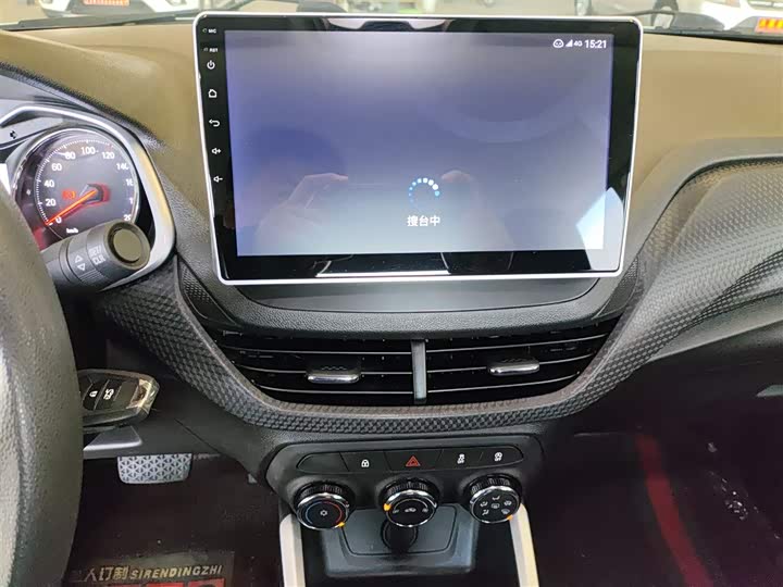 Фото 13 - Chevrolet Onix (Cavalier)