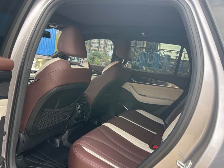 Фото 7 - Geely Monjaro