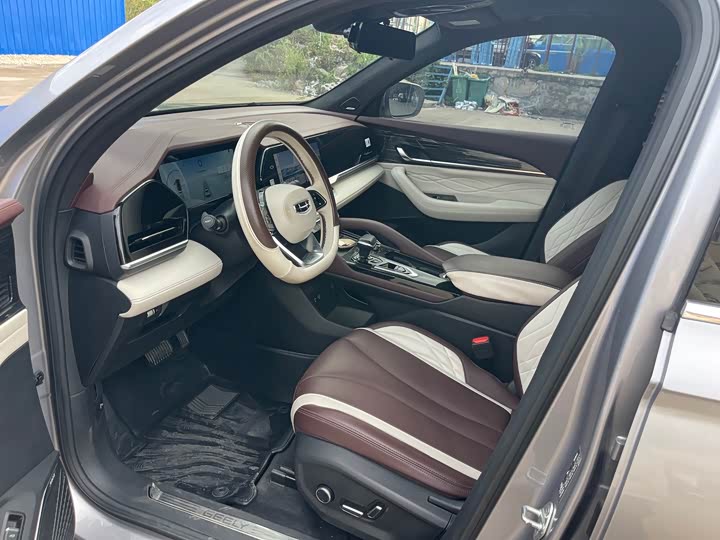 Фото 9 - Geely Monjaro