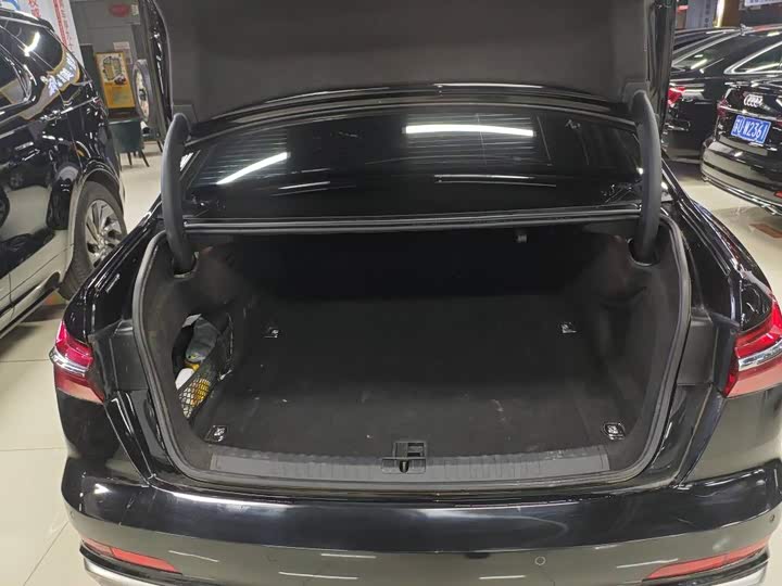 Фото 9 - Audi A6L