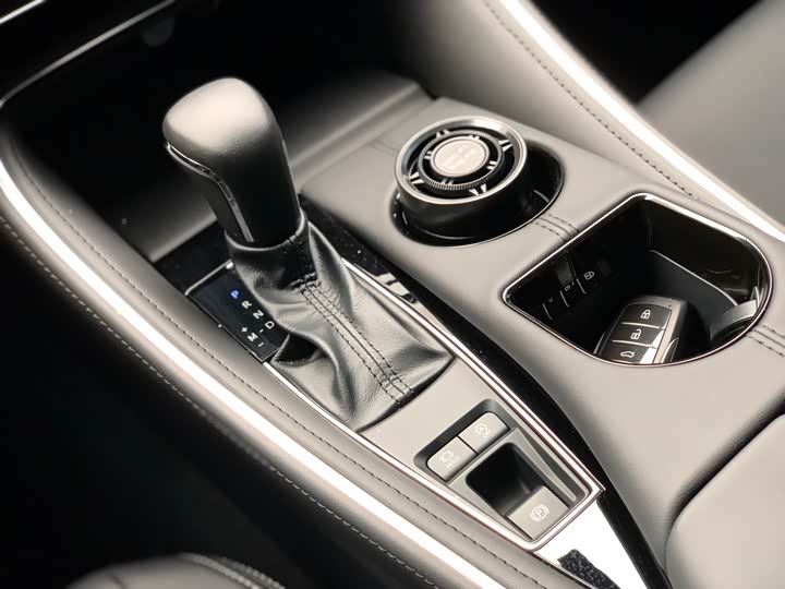 Фото 19 - Toyota Avalon