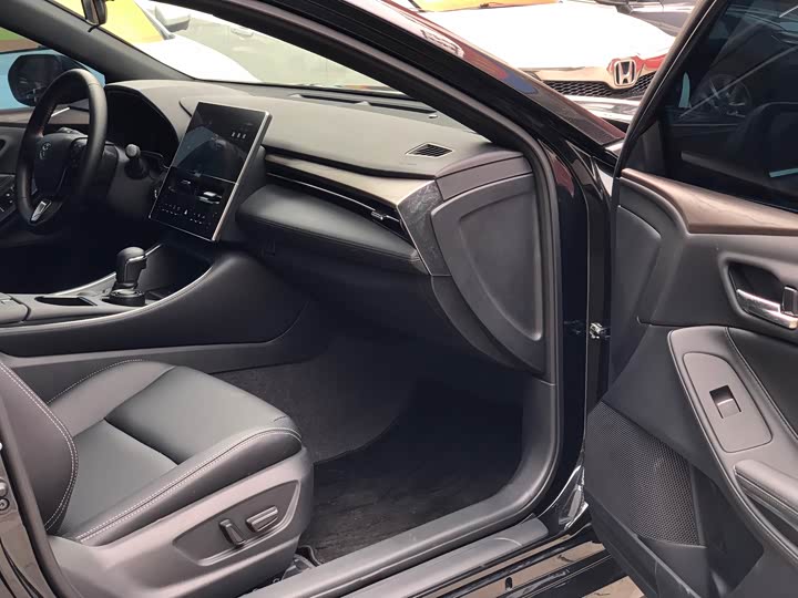 Фото 23 - Toyota Avalon