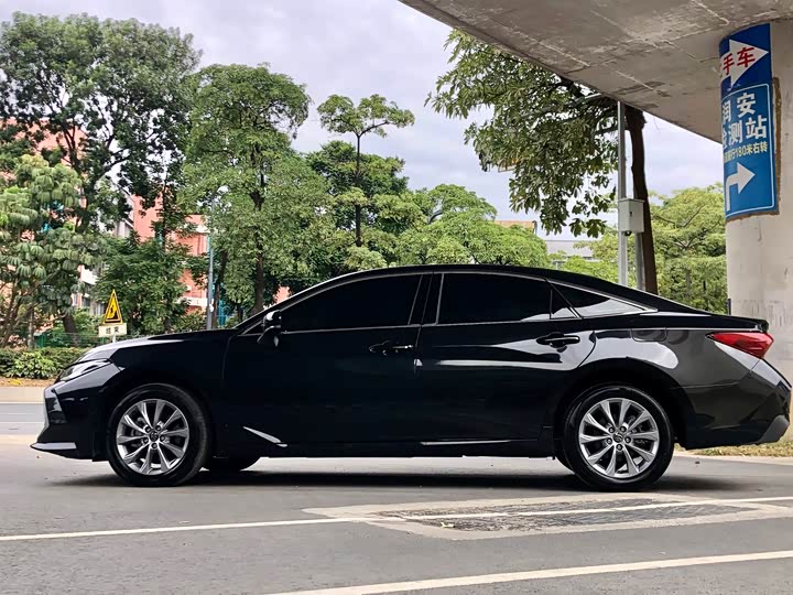 Фото 4 - Toyota Avalon