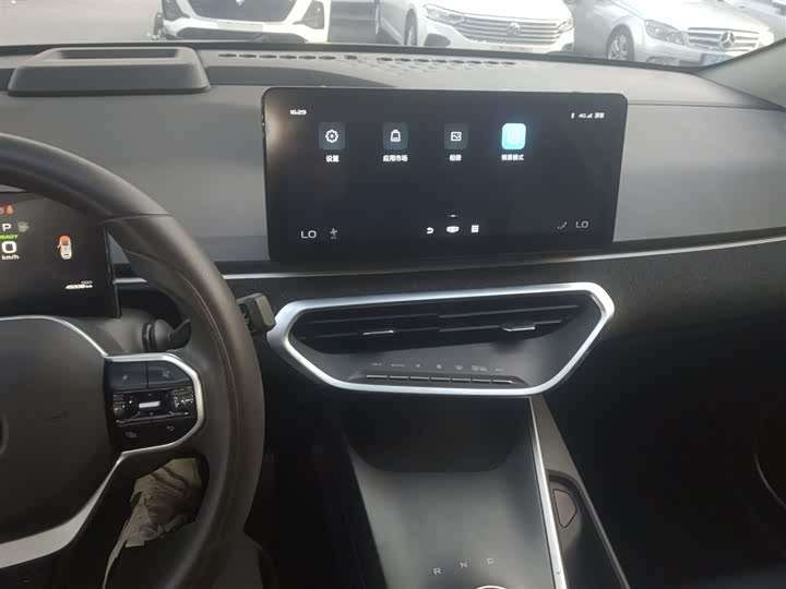 Фото 13 - Geely Geometry C