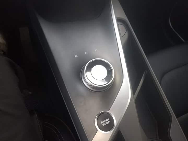 Фото 14 - Geely Geometry C