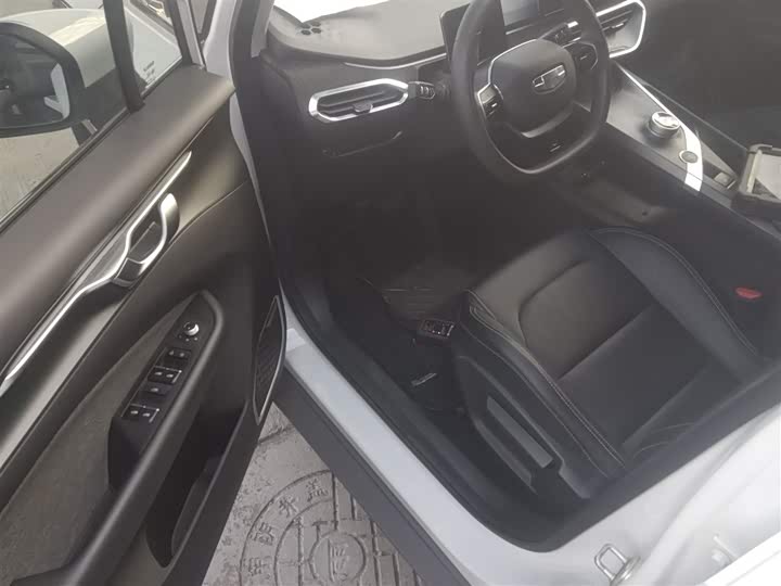 Фото 16 - Geely Geometry C