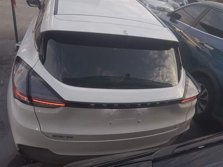 Фото 6 - Geely Geometry C