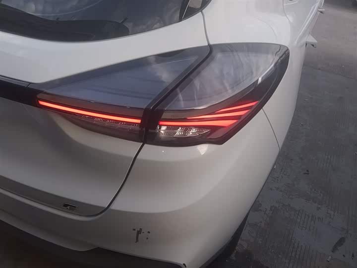 Фото 8 - Geely Geometry C