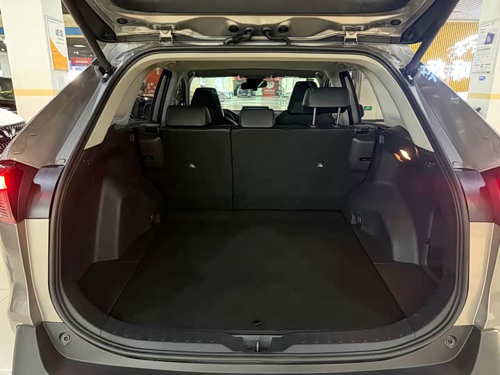 Фото 12 - Toyota RAV4