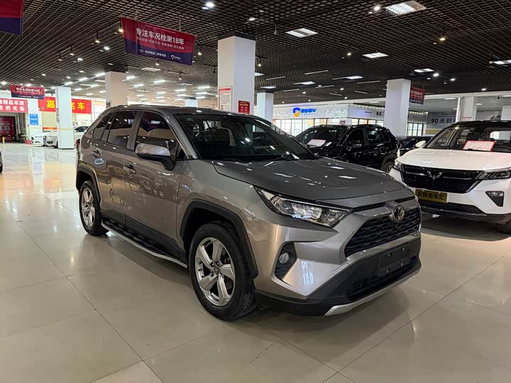 Фото 3 - Toyota RAV4